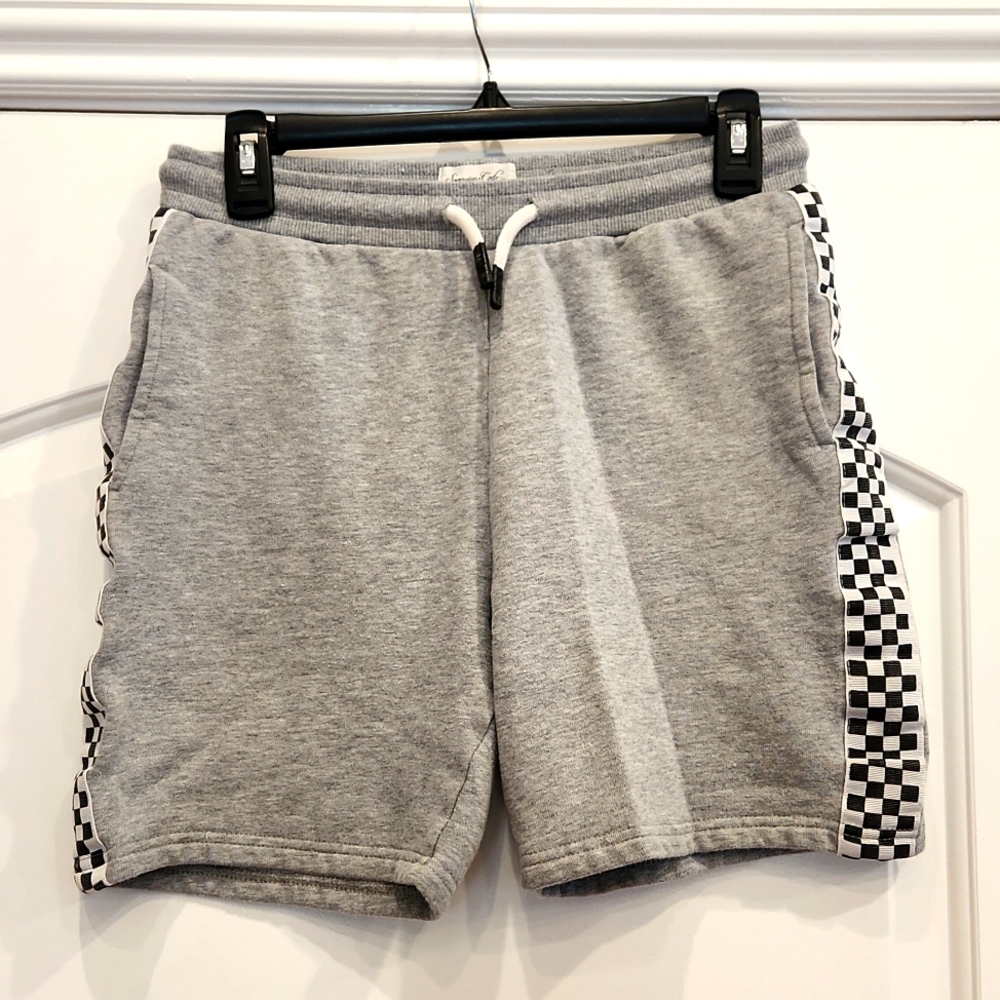 Sovereign Code Shorts size L (14-16)